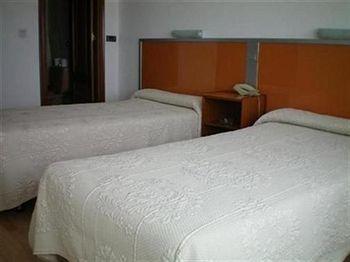 Hostal Liste Station La Coruña Esterno foto