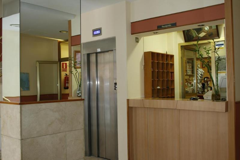 Hostal Liste Station La Coruña Esterno foto